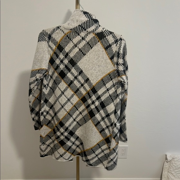 Women's Yellow and Black Cardigan - Picture 5 of 5